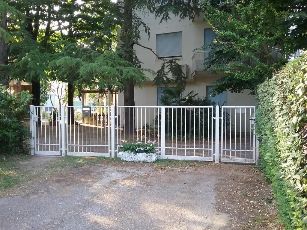 Casa Marialuigia - Appartamenti Solo Per Famiglie ليدو دي يسولو المظهر الخارجي الصورة