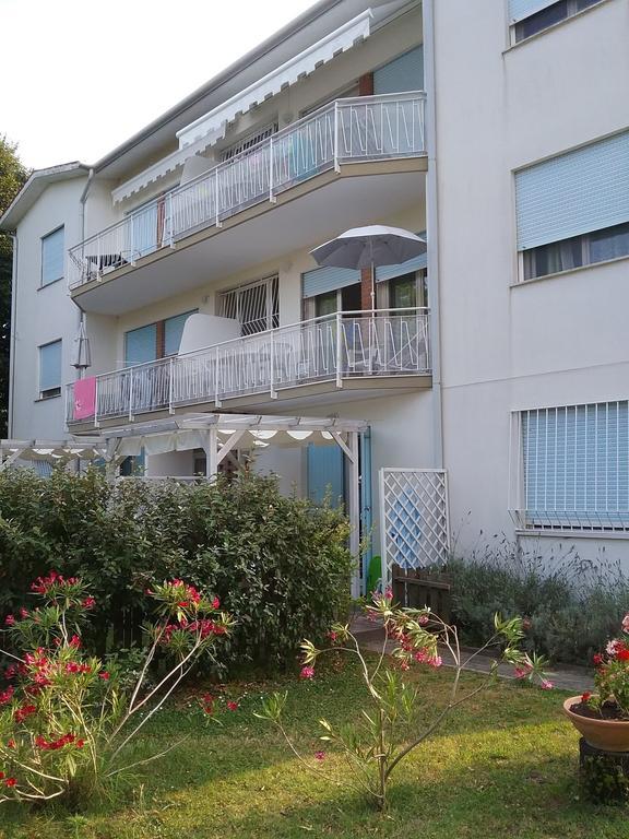 Casa Marialuigia - Appartamenti Solo Per Famiglie ليدو دي يسولو المظهر الخارجي الصورة